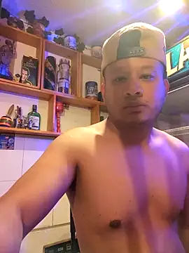 themorenofit08 online show from April 2026 11:42:01 PM