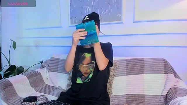 AliceMadnes online show from March 2026 12:49:01 PM