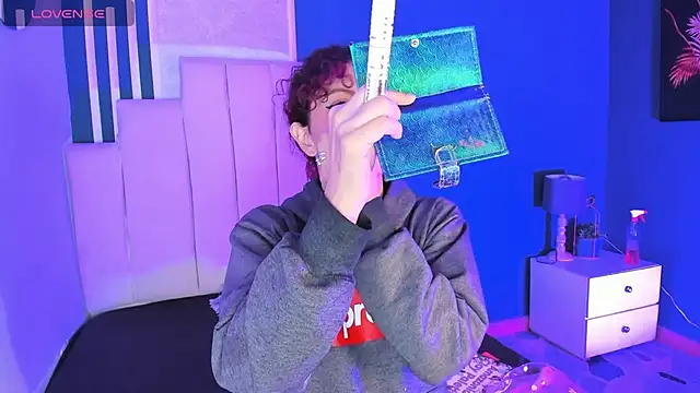 AliceMadnes online show from December 2025 04:24:01 AM