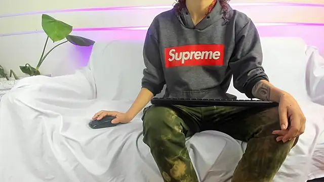 AliceMadnes online show from March 2026 12:38:01 PM