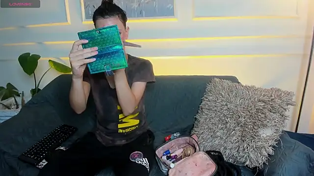 AliceMadnes online show from March 2026 12:43:01 PM