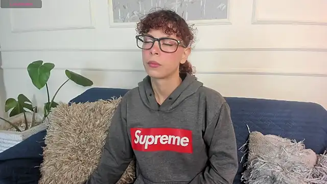 AliceMadnes online show from March 2026 12:54:01 PM