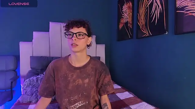 AliceMadnes online show from February 2026 01:00:01 PM