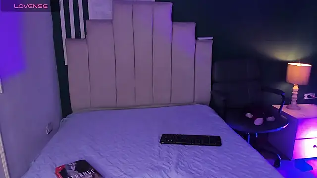 AliceMadnes online show from November 2025 06:34:02 PM