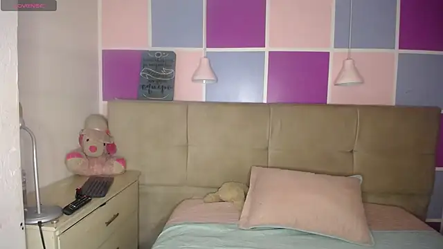 Aliis Love online show from December 2025 09:39:01 PM