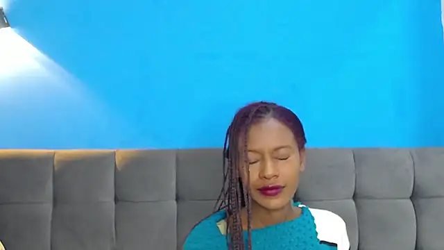 Aliis Love online show from November 2025 01:36:01 PM