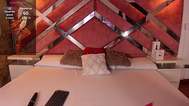 Lily Queen30 online show from November 2025 08:18:02 PM