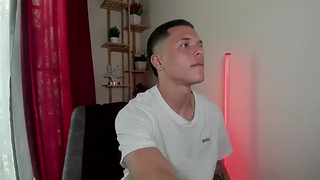 Snapshot of damian_vega13 chatting on November 2025 06:01:01 PM damian vega13 online show from November 2025 06:01:01 PM