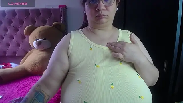 Snapshot of kattybbwbigboobs_ chatting on June 2026 05:56:02 PM kattybbwbigboobs online show from June 2026 05:56:02 PM