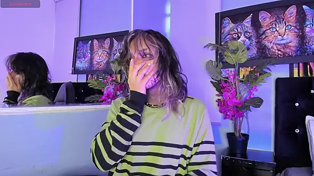 luxiel  online show from November 2025 10:21:01 PM