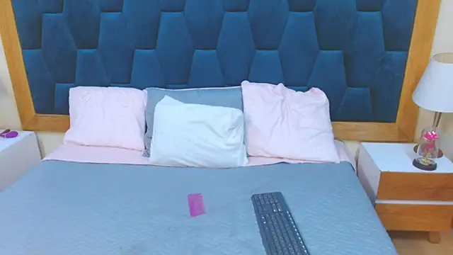 morrigan luxus2 online show from January 2026 07:12:01 PM