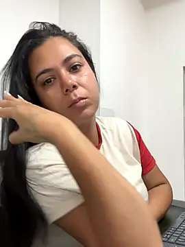 LorieFerrer online show from November 2025 03:49:01 PM