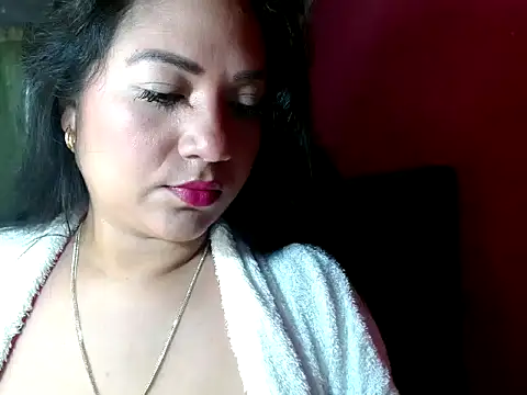 Snapshot of KAROLOLIVERO chatting on November 2025 06:44:02 PM KAROLOLIVERO online show from November 2025 06:44:02 PM