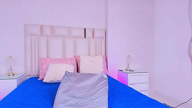 alanarose18 online show from April 2026 07:18:01 PM