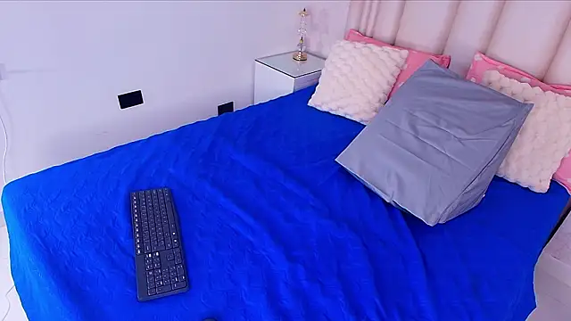 alanarose18 online show from February 2026 07:13:01 PM