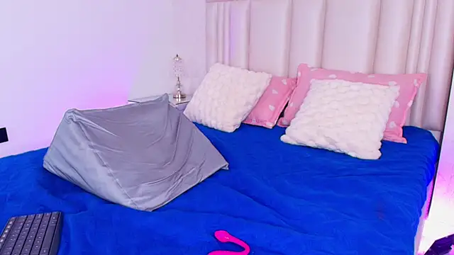 alanarose18 online show from March 2026 07:35:01 PM