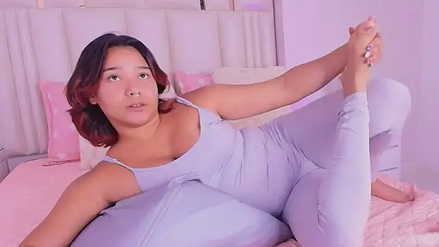 alanarose18 online show from June 2026 07:07:02 PM