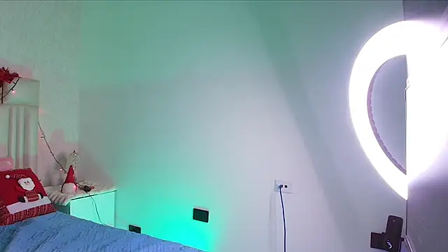 alanarose18 online show from December 2025 07:15:01 PM