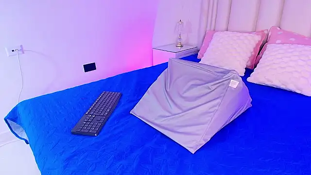 alanarose18 online show from February 2026 07:25:01 PM