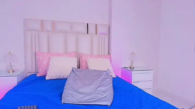 alanarose18 online show from April 2026 07:19:01 PM