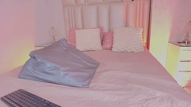 alanarose18 online show from February 2026 07:25:02 PM