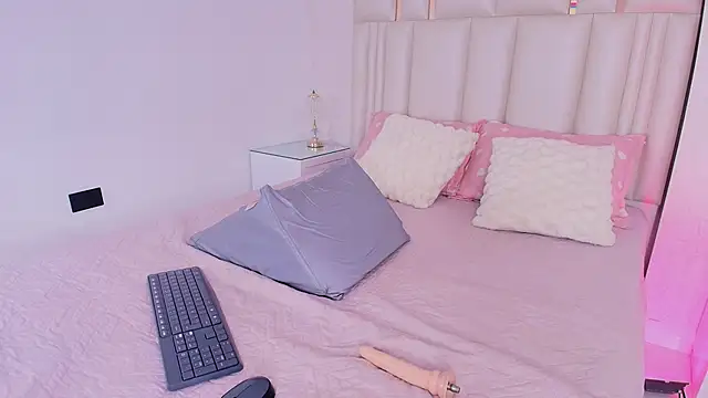 alanarose18 online show from April 2026 07:10:02 PM