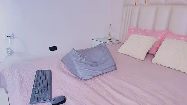 alanarose18 online show from April 2026 07:20:01 PM