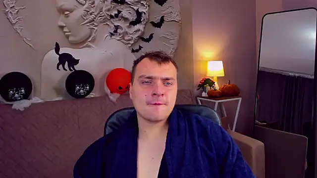 ArchieHolmes online show from November 2025 04:05:01 AM