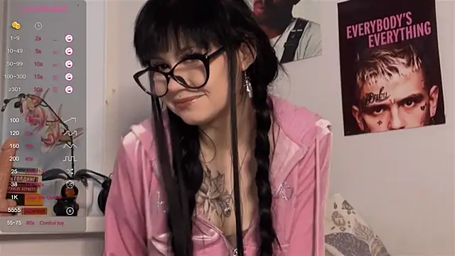 CharlyOrwell online show from November 2025 06:17:01 AM