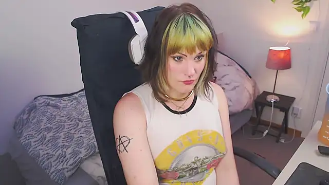slutty violet online show from May 2026 05:02:02 PM