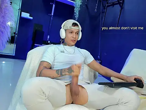 strong dick7in online show from May 2026 10:35:01 PM