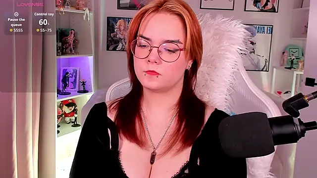 Lily  Evans online show from March 2026 03:46:01 AM