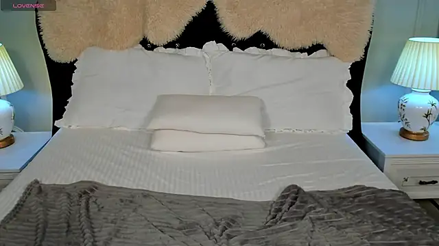 Lily  Evans online show from November 2025 04:33:02 AM