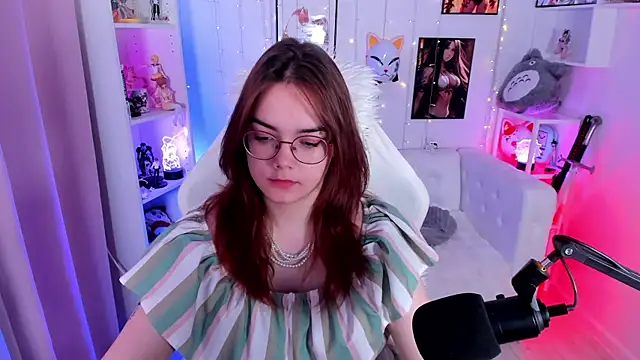 Lily  Evans online show from November 2025 04:11:01 AM