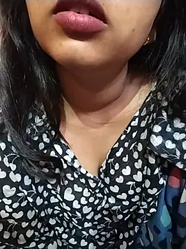 Sexy Divya   online show from May 2026 01:04:03 AM