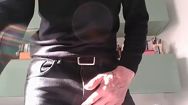 CuteDaddy92 online show from December 2025 12:42:02 PM