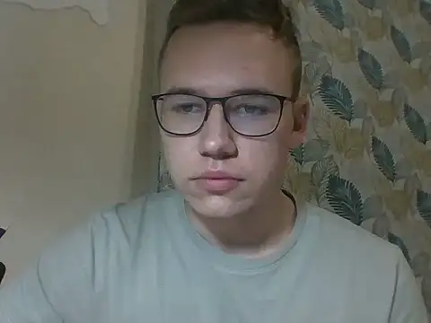 Snapshot of Yminoske chatting on November 2025 04:22:01 PM Yminoske online show from November 2025 04:22:01 PM