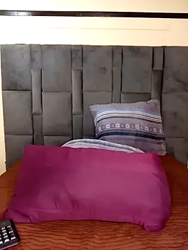 Emmylove-xr25 online show from April 2026 11:21:01 PM