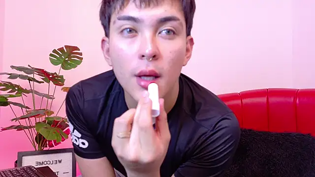 Snapshot of Valentin_X chatting on November 2025 03:44:01 AM Valentin X online show from November 2025 03:44:01 AM