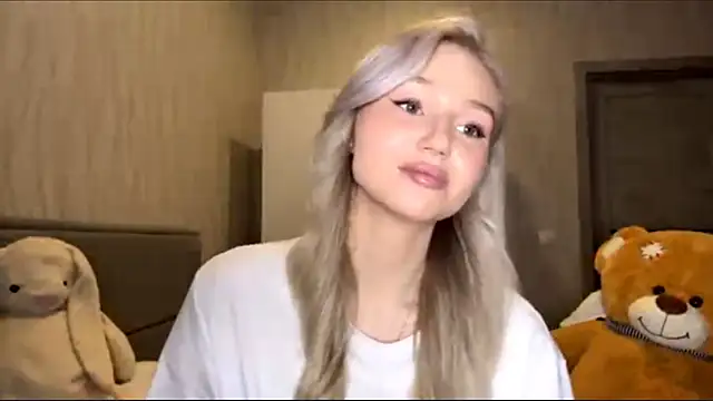 MoonlitCrystalia online show from November 2025 04:22:02 PM
