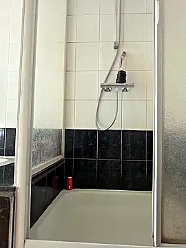 thenakedtraveler online show from November 2025 11:36:02 AM