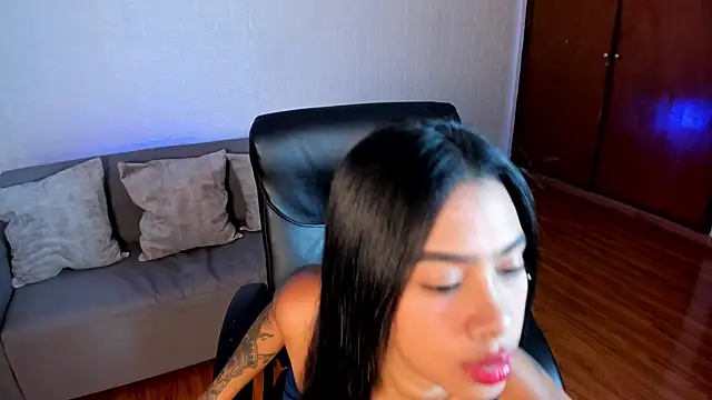 Saara Corraless online show from November 2025 07:25:01 PM