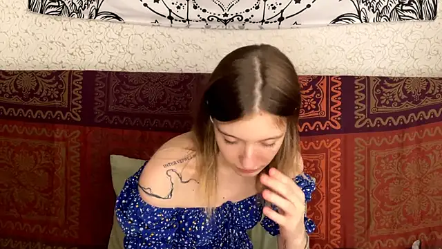 Snapshot of LuisParizo chatting on November 2025 11:58:02 AM LuisParizo online show from November 2025 11:58:02 AM