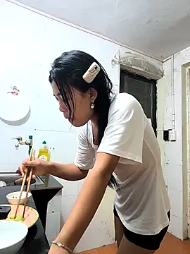 Lynly k2 online show from February 2026 12:27:01 PM