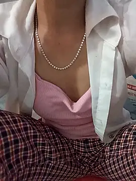 Snapshot of Lynn-122 chatting on April 2026 02:23:02 PM Lynn-122 online show from April 2026 02:23:02 PM