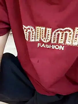 Snapshot of Lynn-122 chatting on April 2026 06:28:01 AM Lynn-122 online show from April 2026 06:28:01 AM