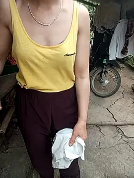 Snapshot of Lynn-122 chatting on April 2026 11:01:01 AM Lynn-122 online show from April 2026 11:01:01 AM