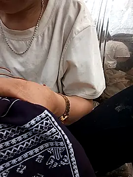 Snapshot of Lynn-122 chatting on April 2026 10:27:02 AM Lynn-122 online show from April 2026 10:27:02 AM