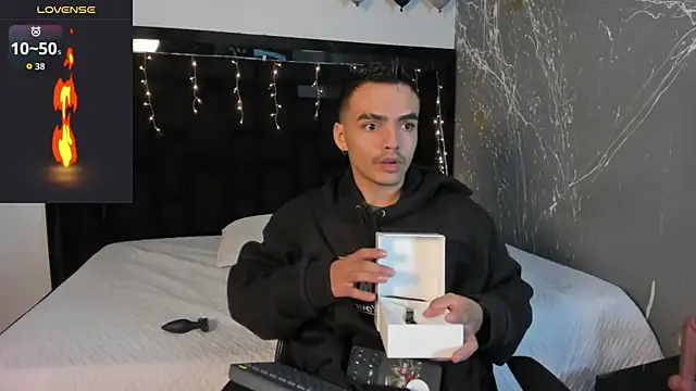 NicoKingg  online show from December 2025 04:00:01 AM