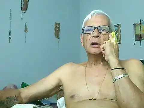 dirtysluttyfist online show from December 2025 07:20:01 PM